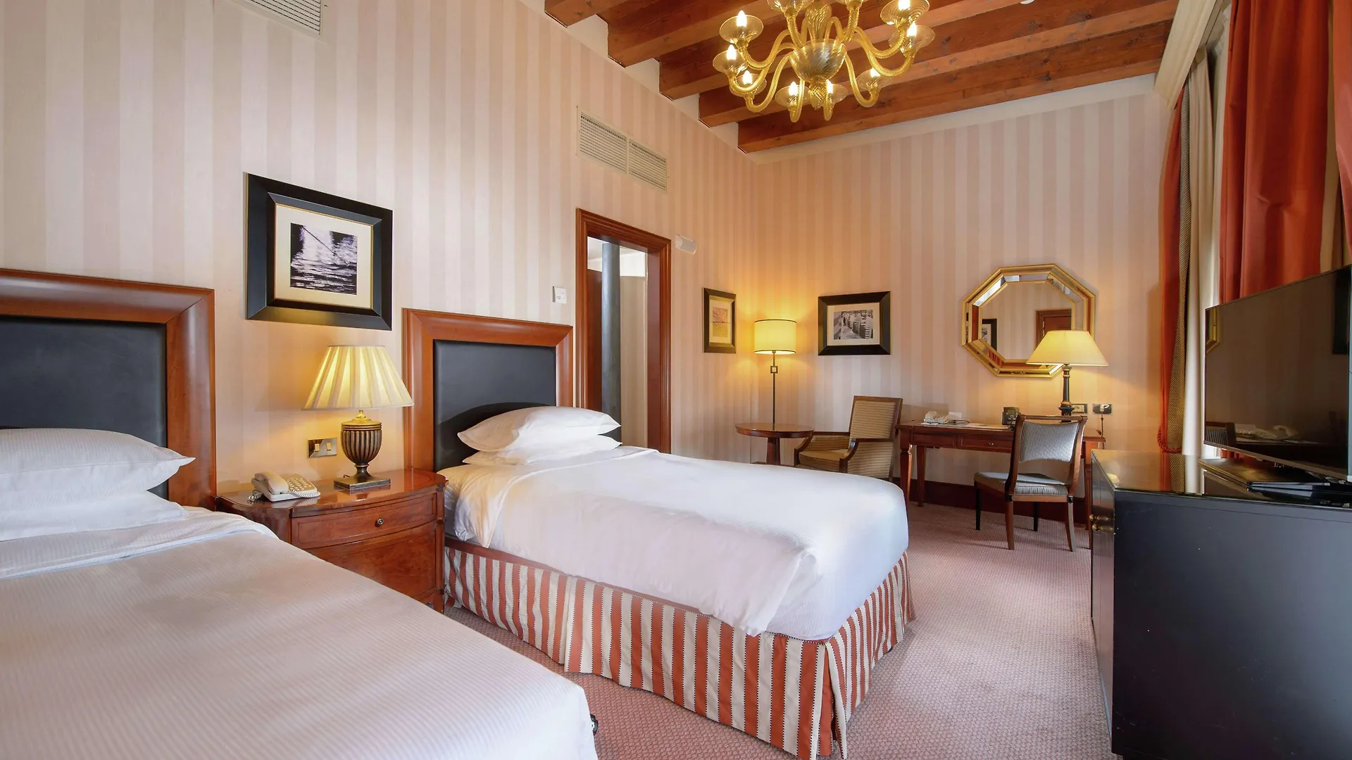 Hilton Molino Stucky Venise 5*,